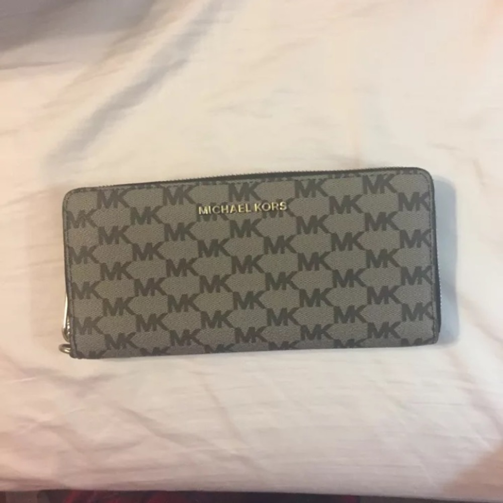 Michael Kors wallet in superb condition